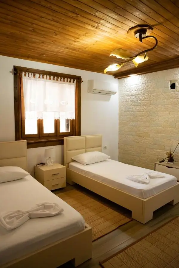Eni entire guesthouse parking on site