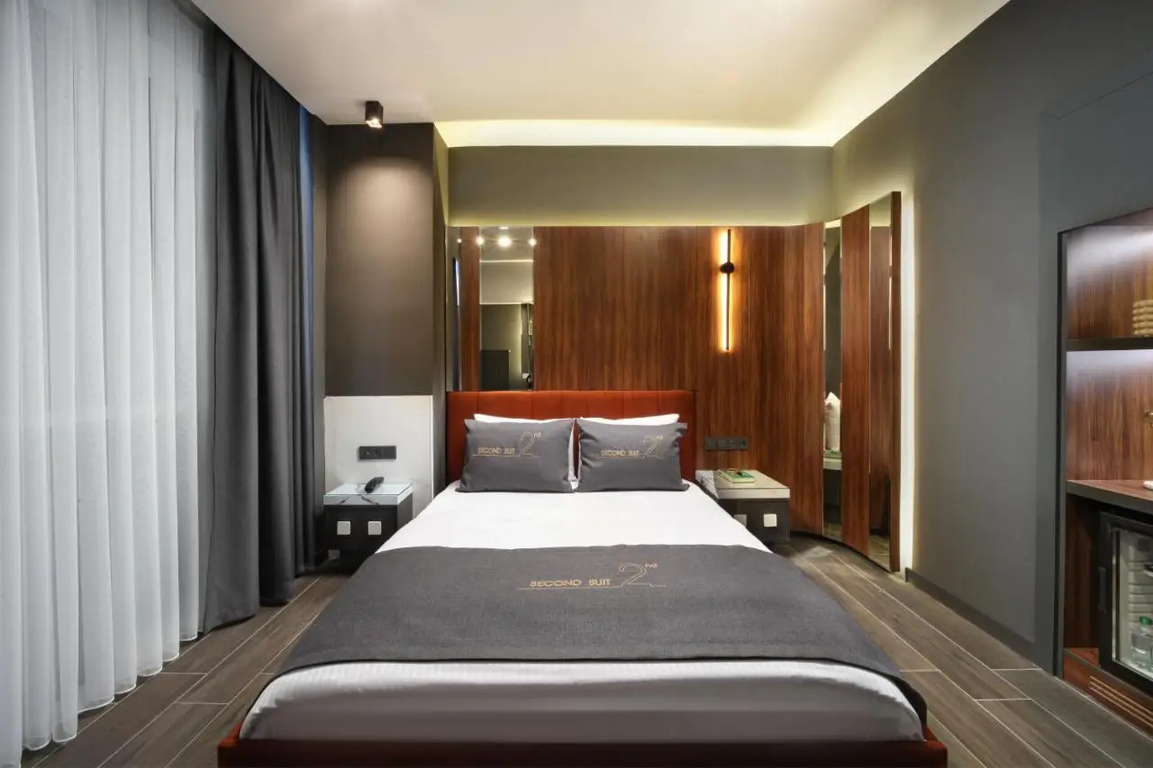 Second Suit Hotel