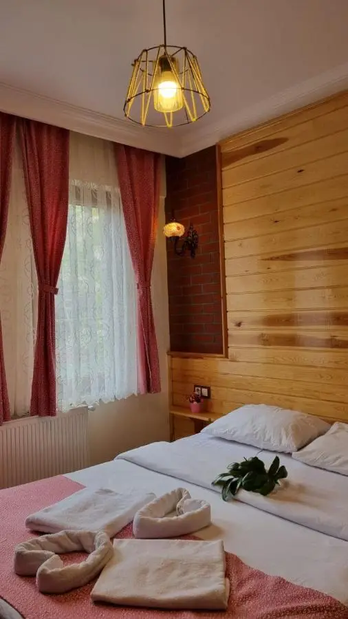 ABANT DORT MEVSİM KONAĞI HOSTEL