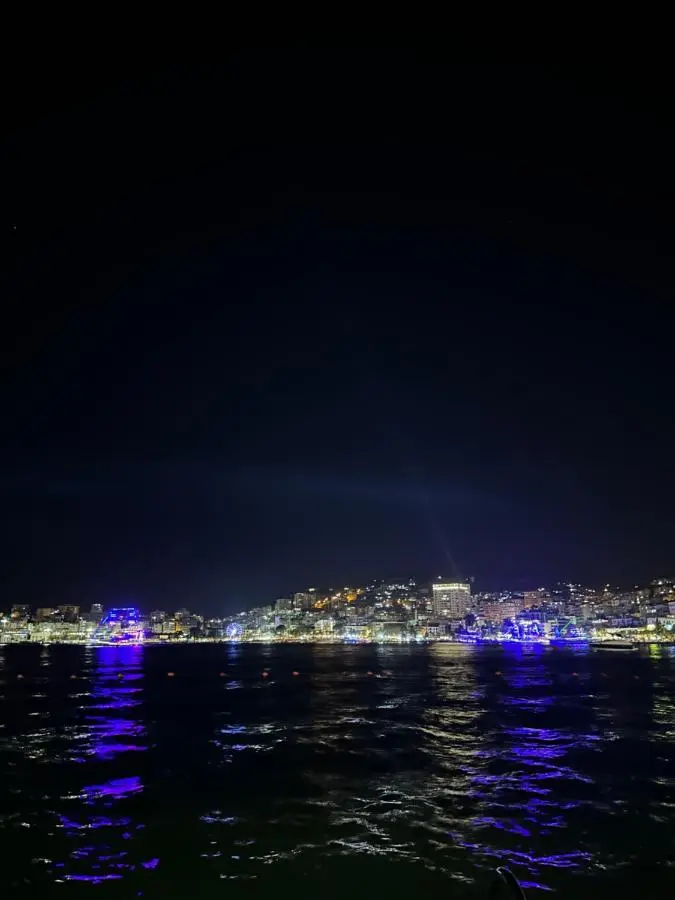 Shkreli Private Entrance Duplex Apartment , Partial Sea View, 3 min from the beach