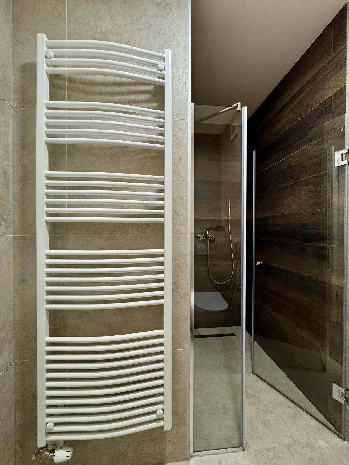 Lux Waves 2bdr apartment w/private parking