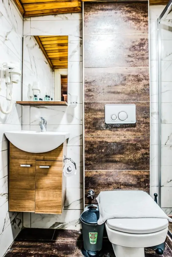 Lazz City Hotel