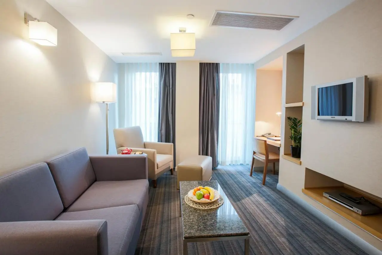 Housez Suites & Apartments Special Class