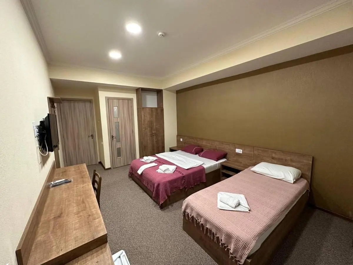5 Rooms near 300 Aragveli metro station