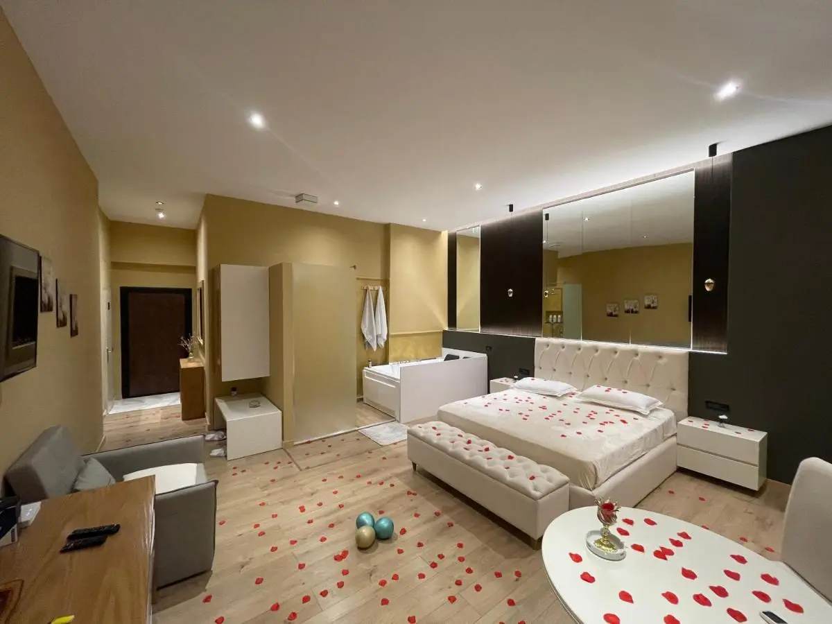 Luxury Jacuzzi Suite- Astir,Tirana