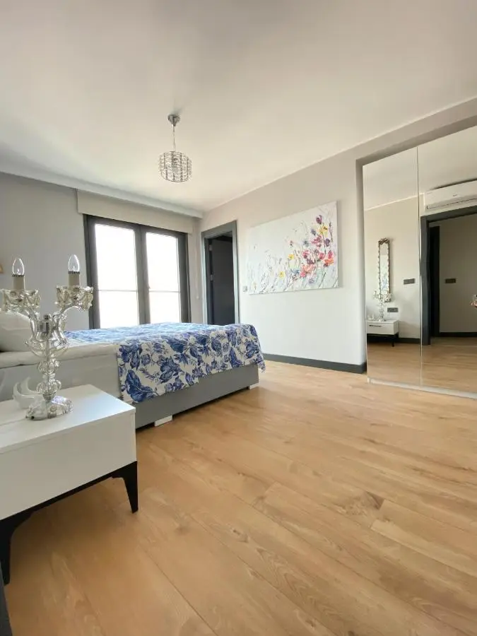Luxury Duplex with Terrace Apartment by Siena Suites