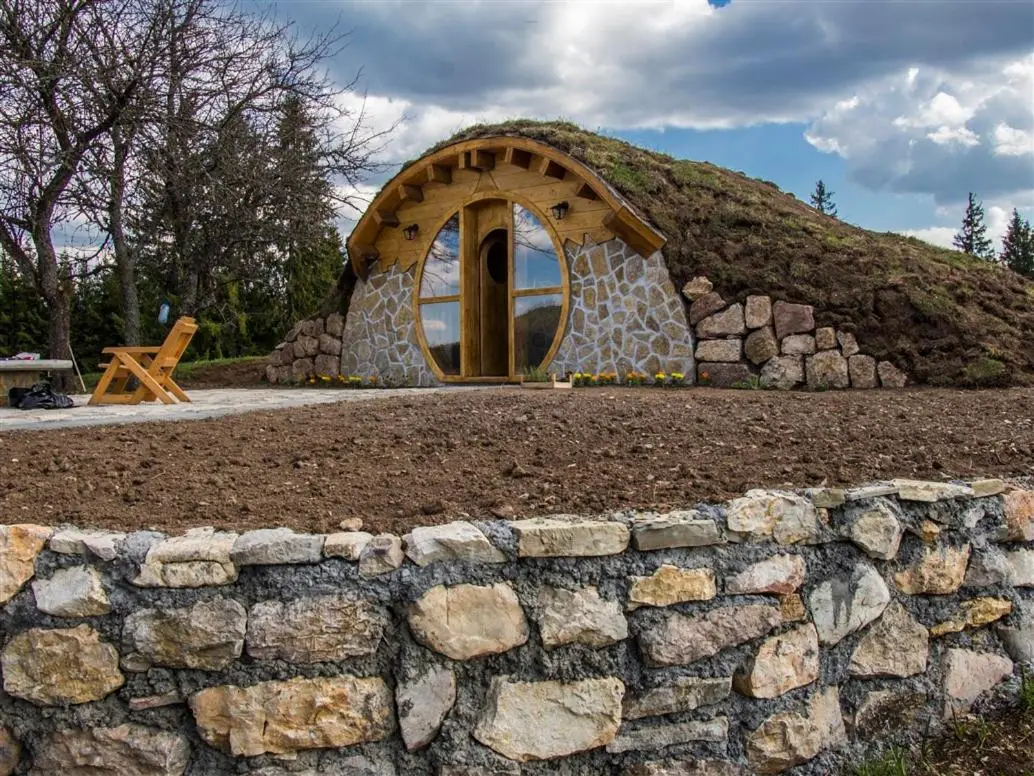 Mountain bungalows and a Hobbit House - Jazavčije Rupe