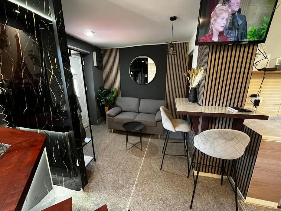 Royal Town- Luxury Jacuzzi Suite
