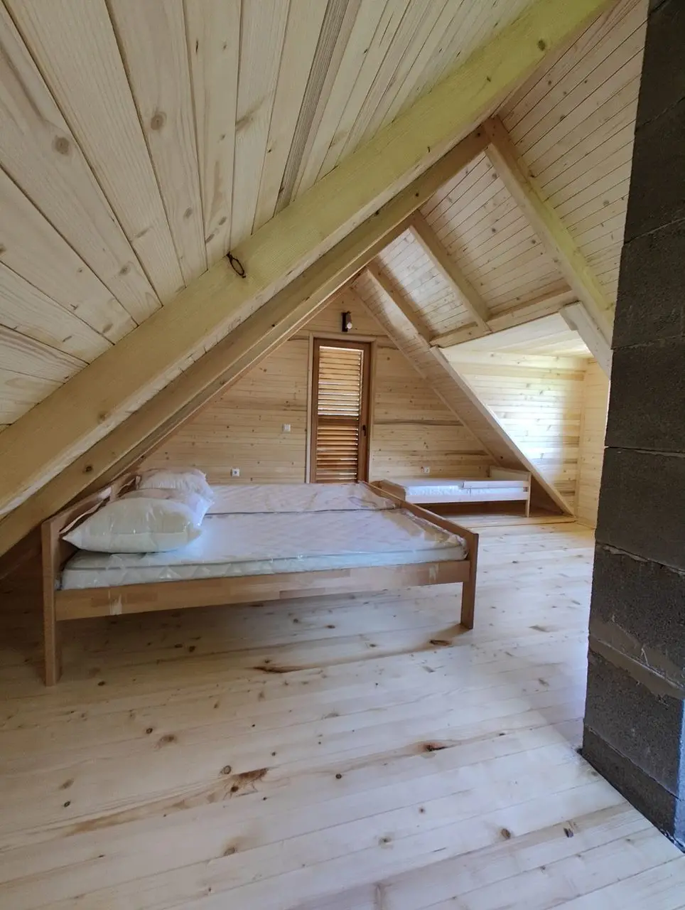 BURKE Log Cabin