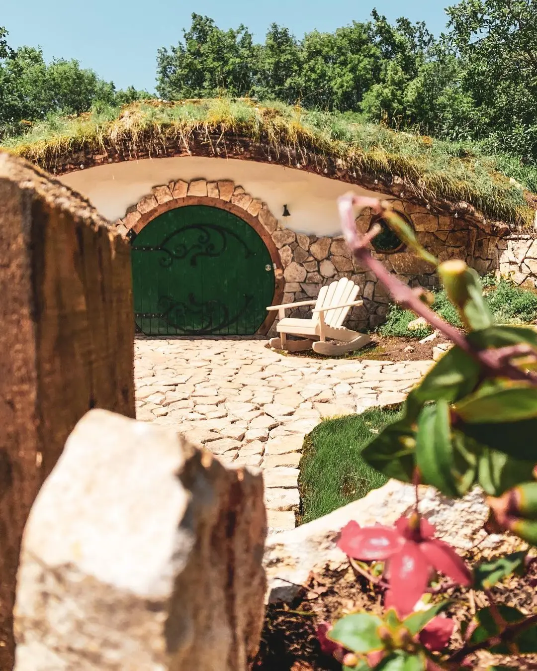 Hobbit House Mostar – Magical Underground Stay