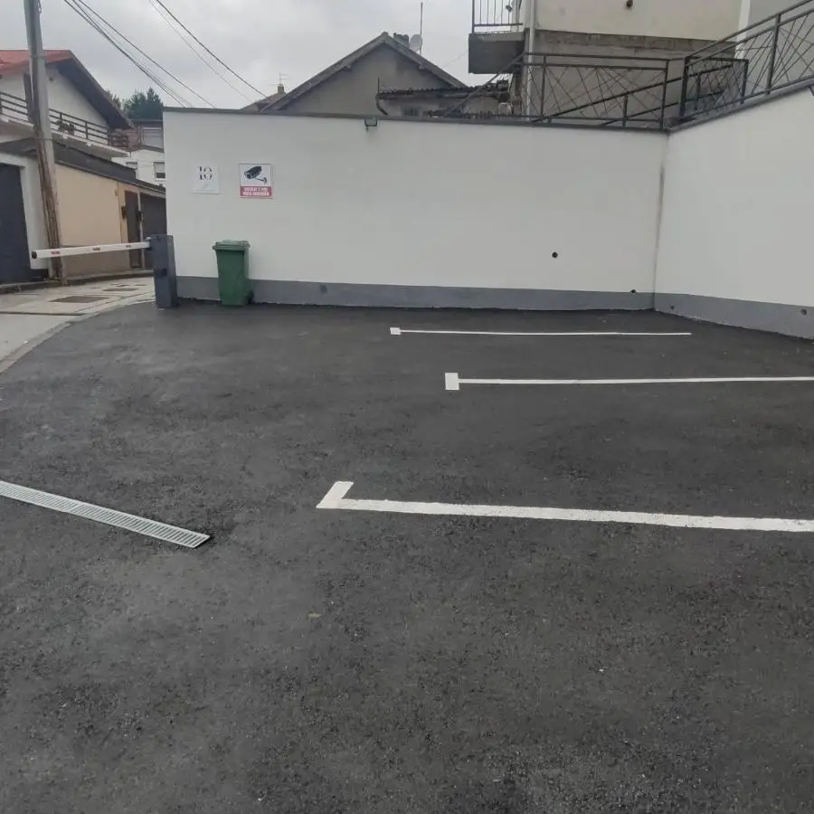 Mandrina 10 Free Parking