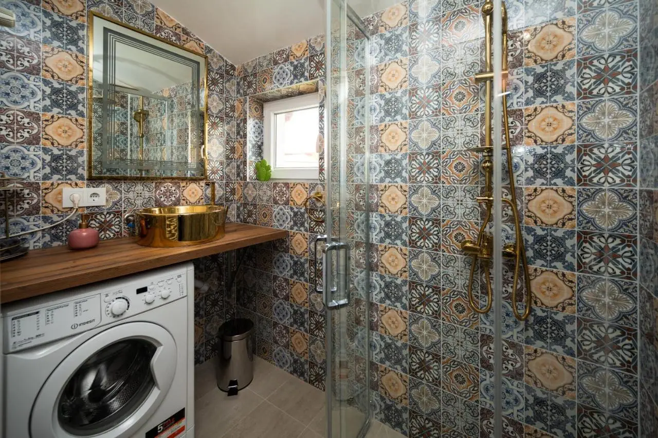 Authentic Design 2BDR Apartment in Old Town