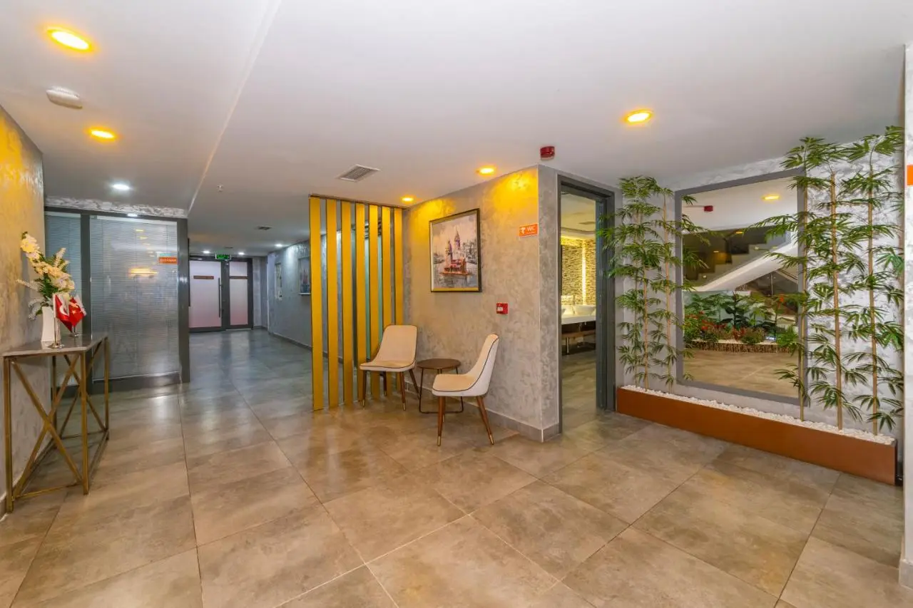 Land Park Hotel