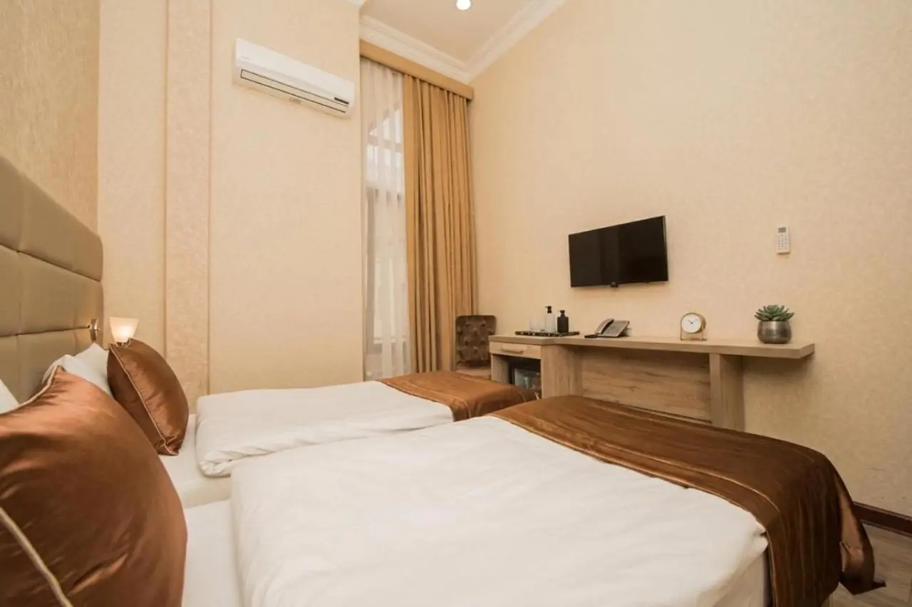 Passage Hotel & Apartments