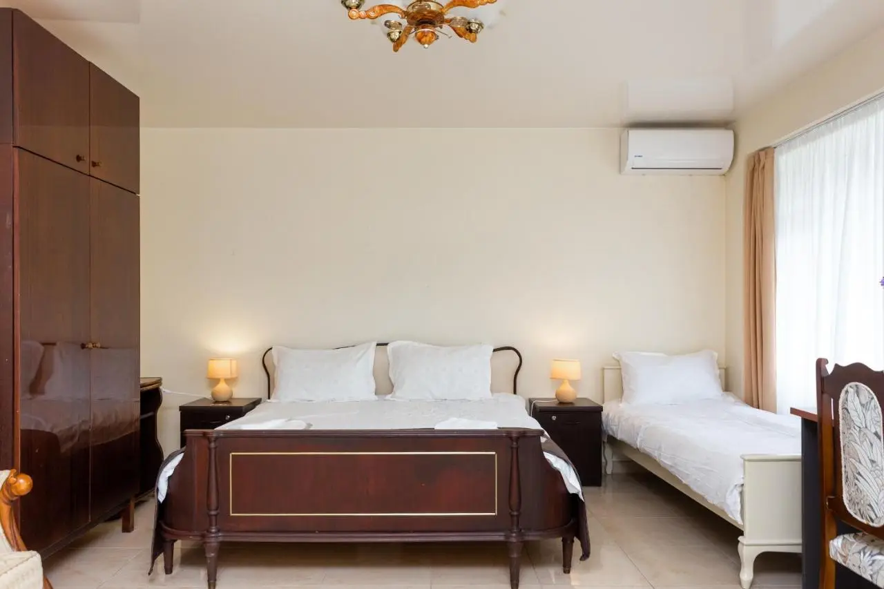 Prime location Apartment with Three Bedroom
