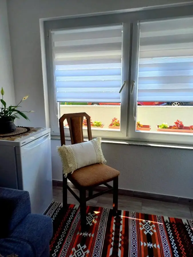 Ćeif HOUSE