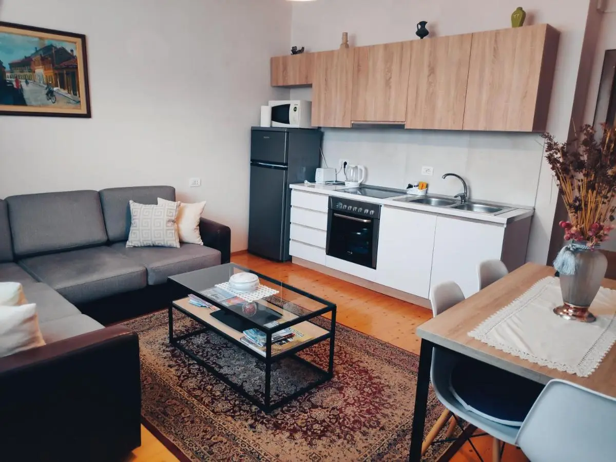 All Seasons Apartments - Free Parking & City Center