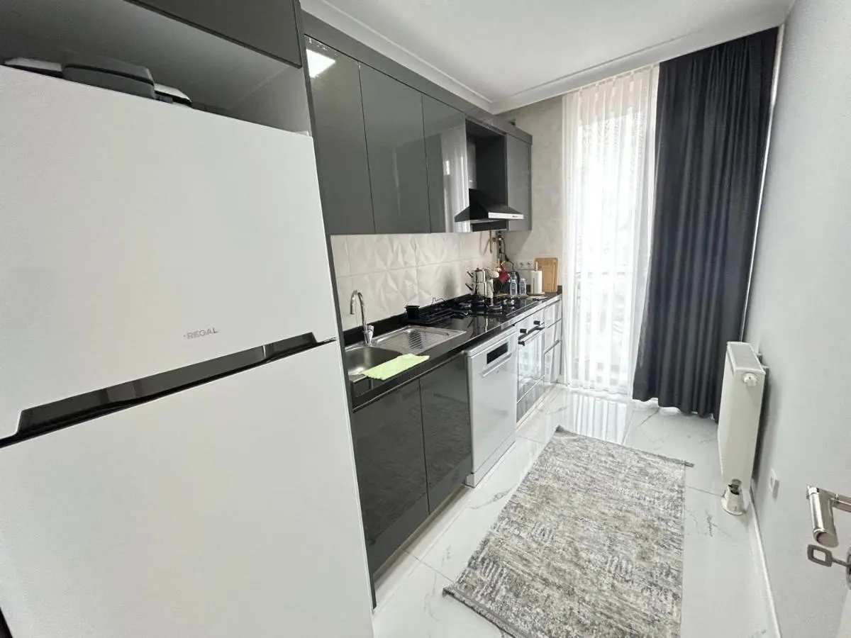Roni Apartments, Close to the metro and parking