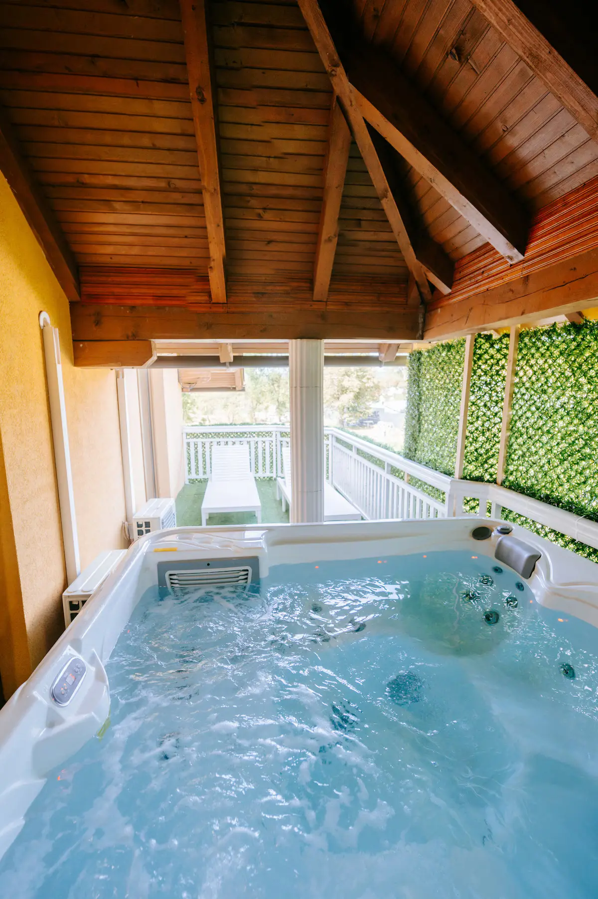 Pool House Voyage