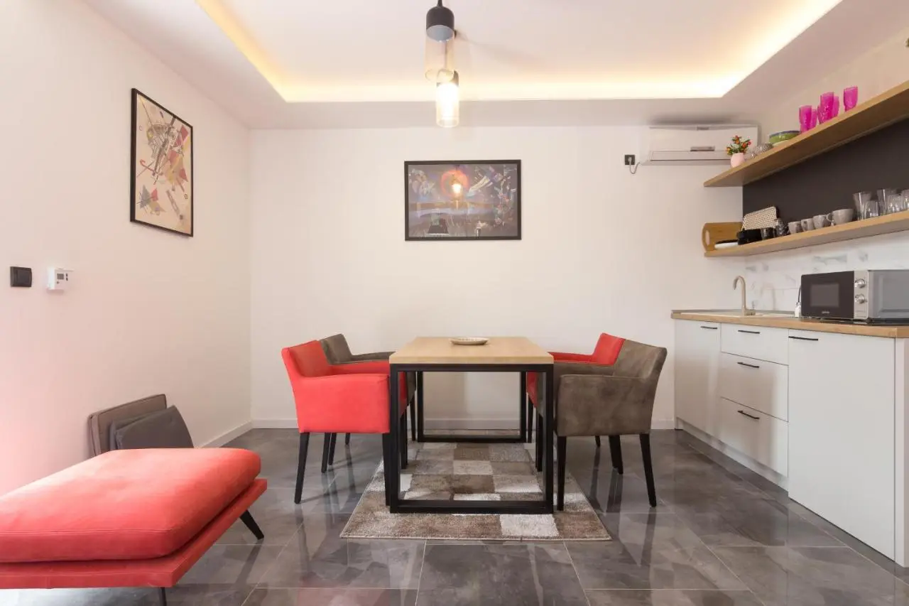 Deluxe Feliciano Apartments