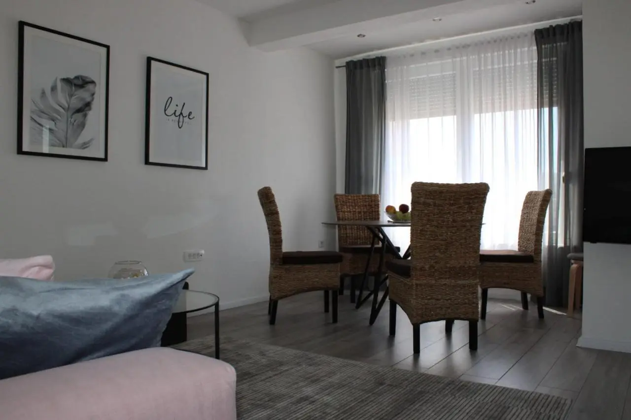 Apartment Merry Harmony Heights - Balcony & Free Garage & Parking