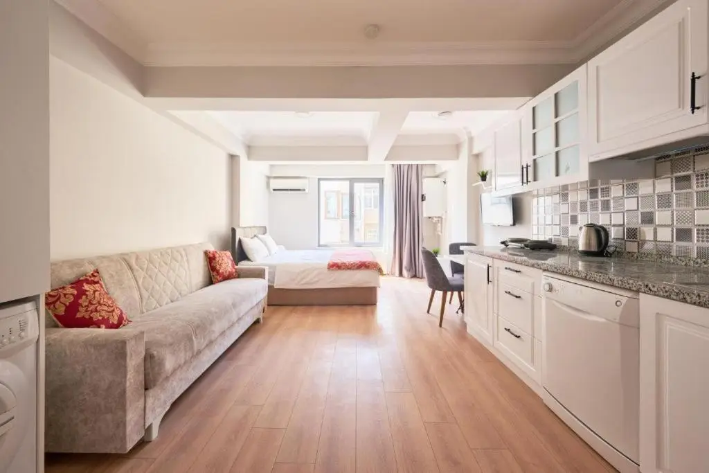 aymira hotel pangaltı
