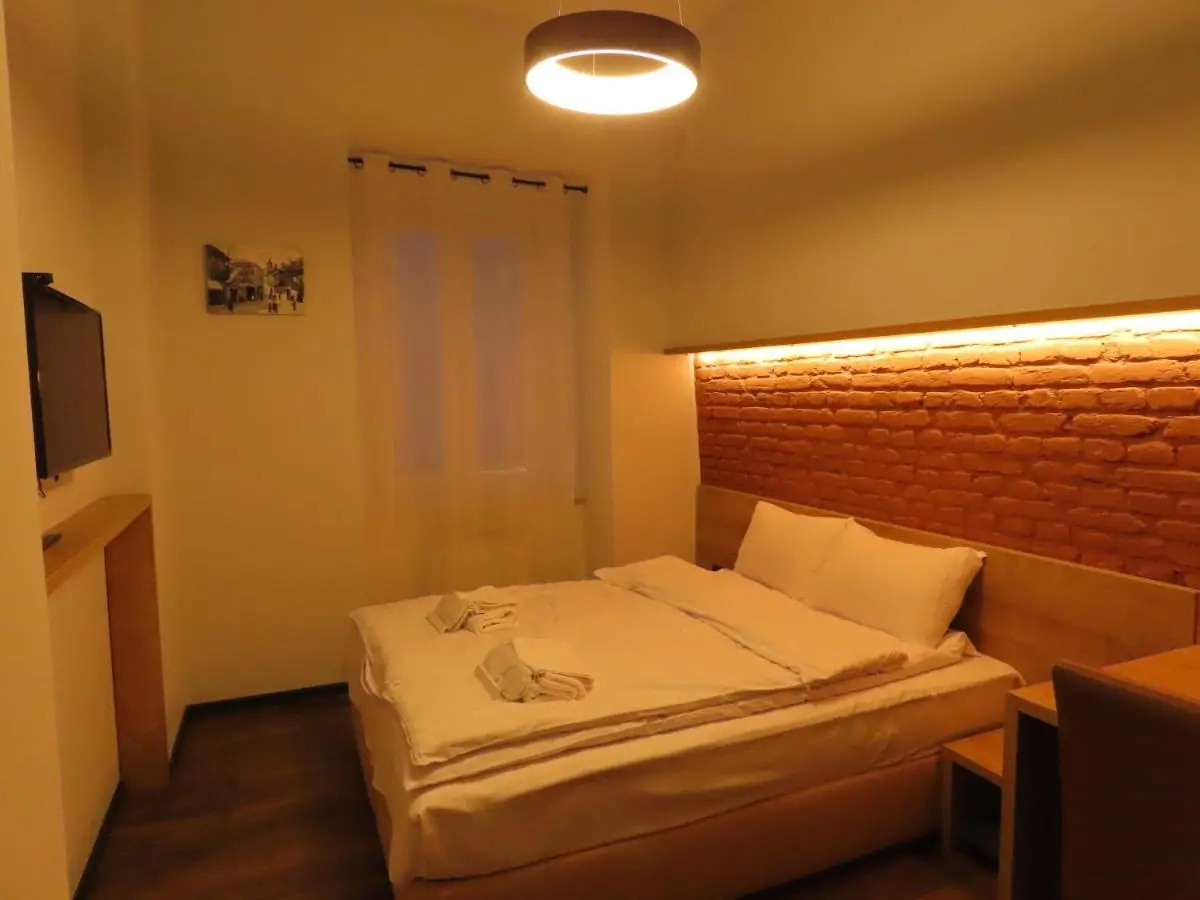 2BR loft apartment near Liberty square