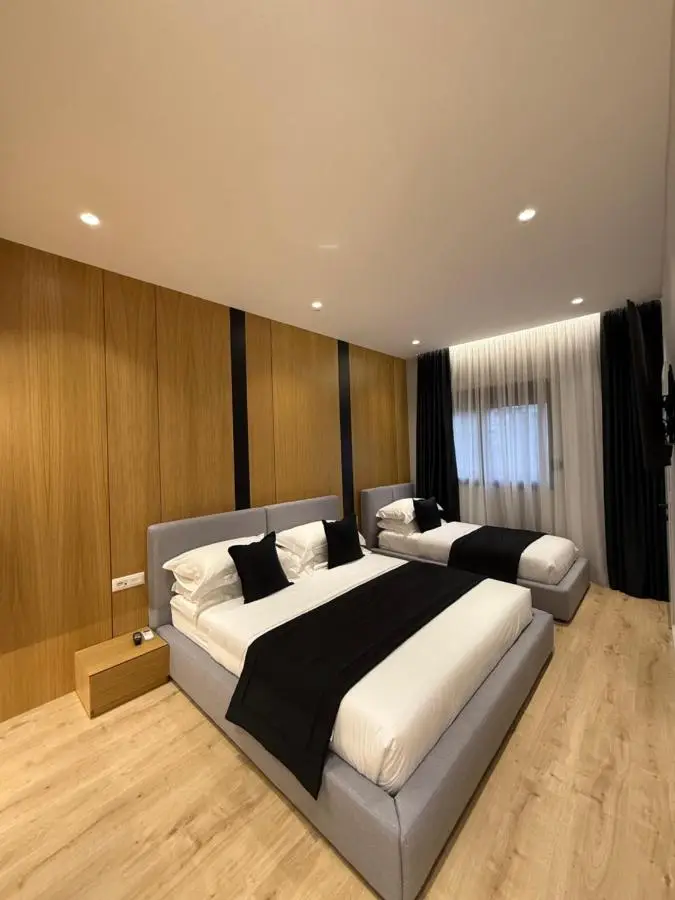 4 Rooms Tirana