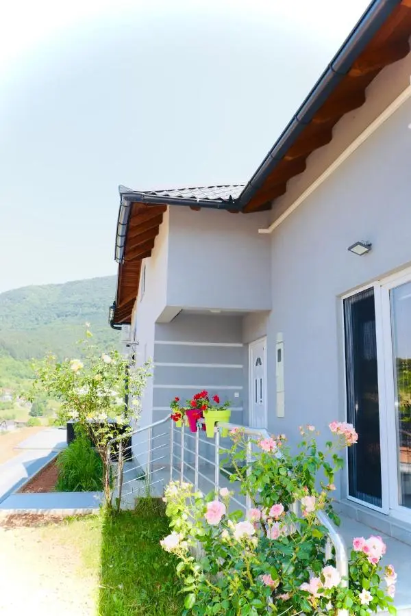 Villa Saraj with Swimming Pool & Jacuzzi near Sarajevo