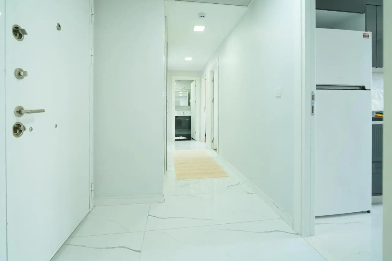 Roni Apartments, Close to the metro and parking