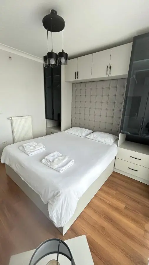 Roni Apartments, Close to the metro and parking