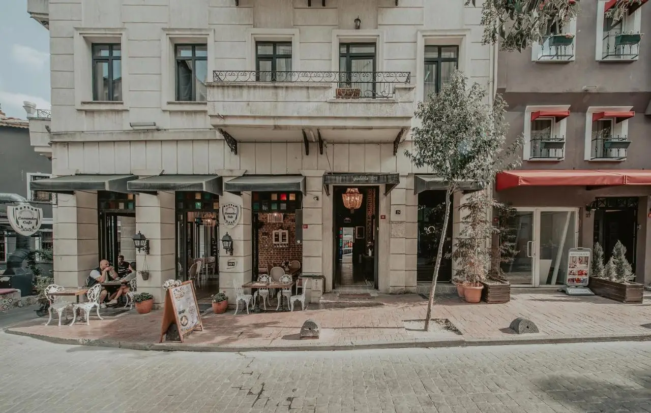 Selvese Suites, Serviced Living in Galata