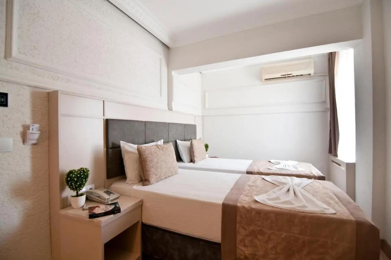 Royce Hotel