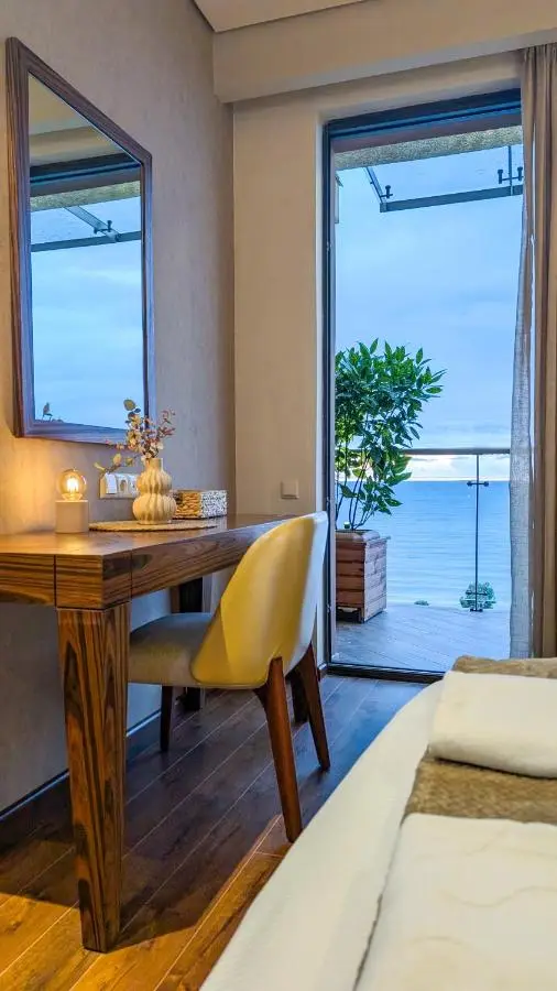 Luxury Dreamland Oasis Apartments
