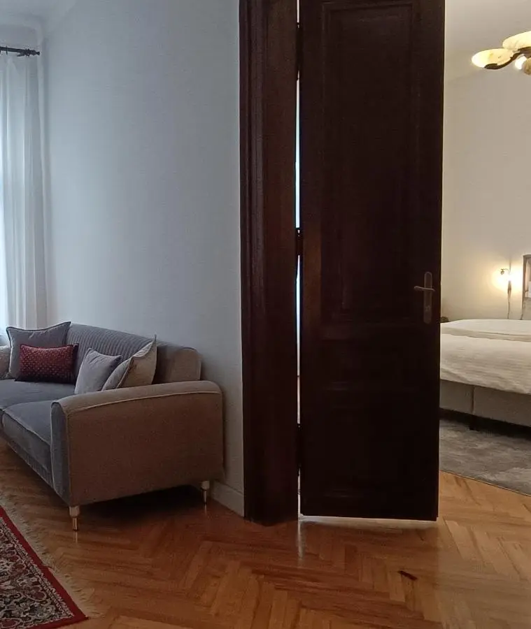 Unique & Spacious 3BR Historic Flat in City Centre