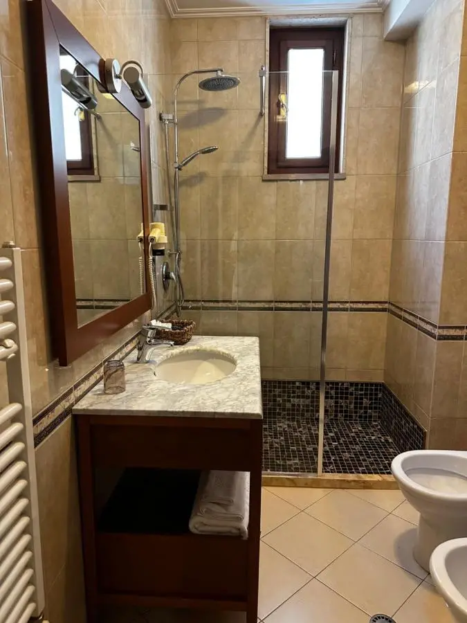 Dinasty Hotel