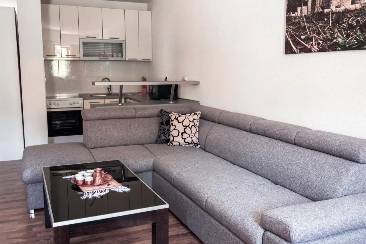 Guesthouse Check In - Apartments & Rooms