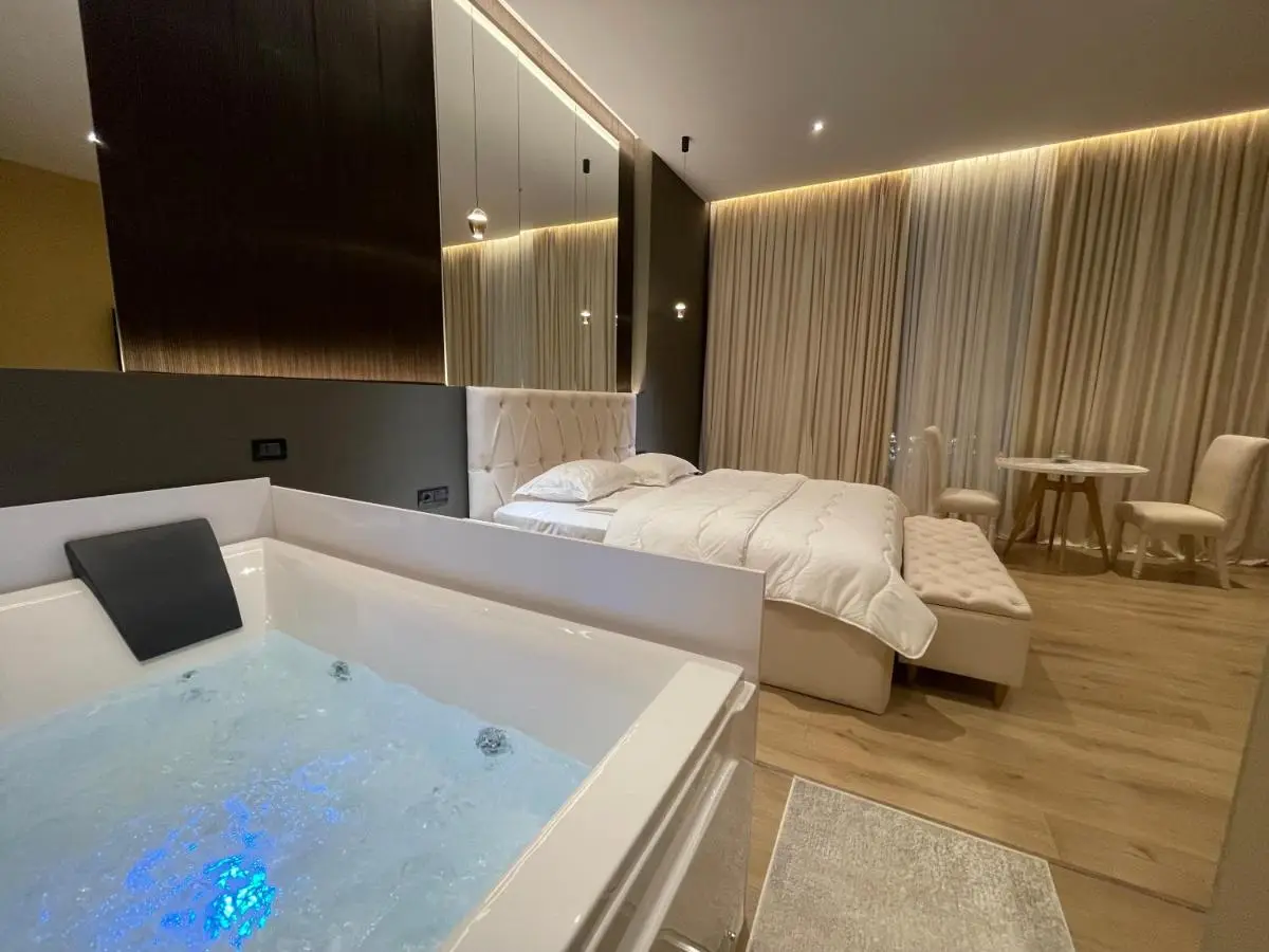 Luxury Jacuzzi Suite- Astir,Tirana