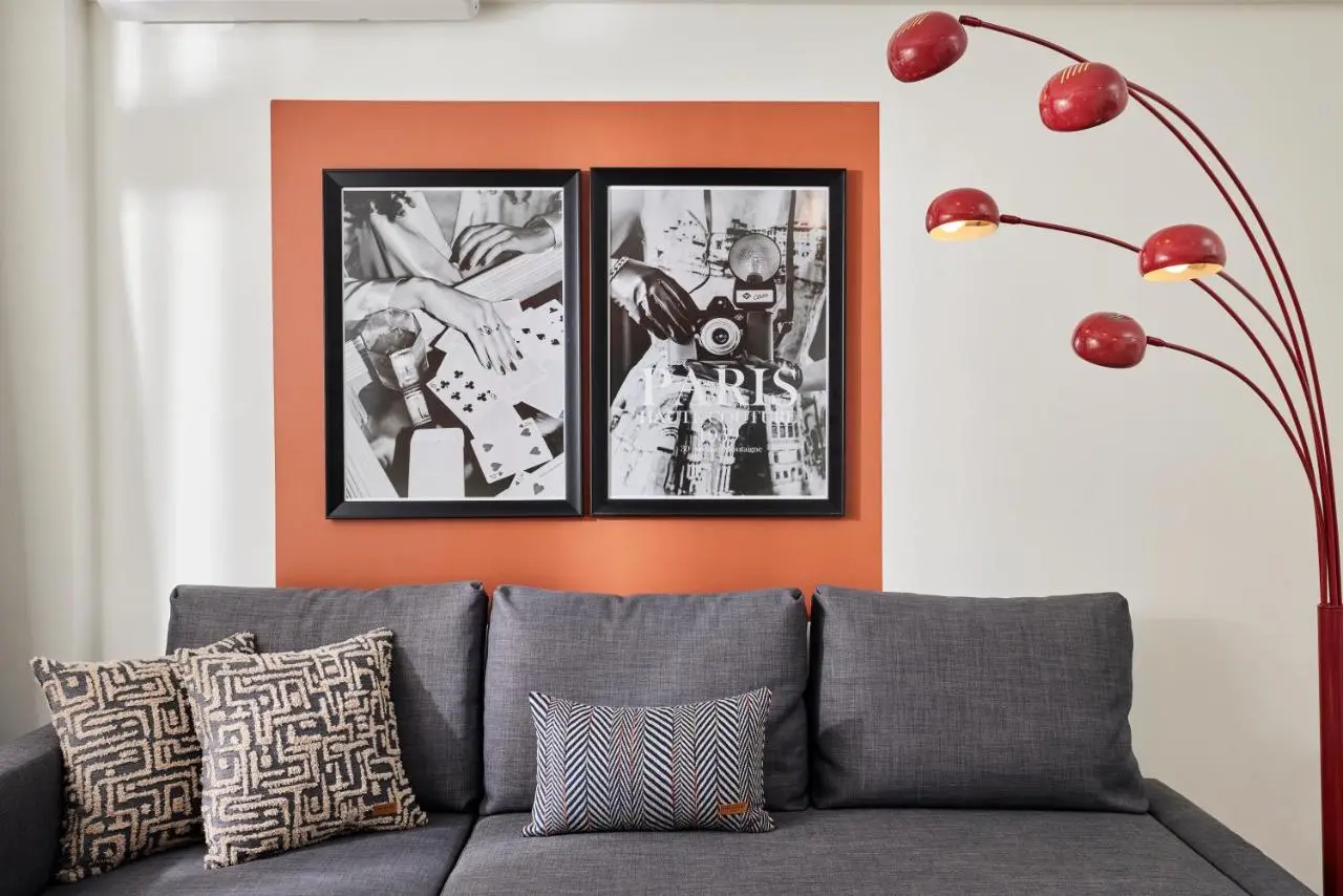 Bright & Modern 2-Bedroom Flat Near Metro