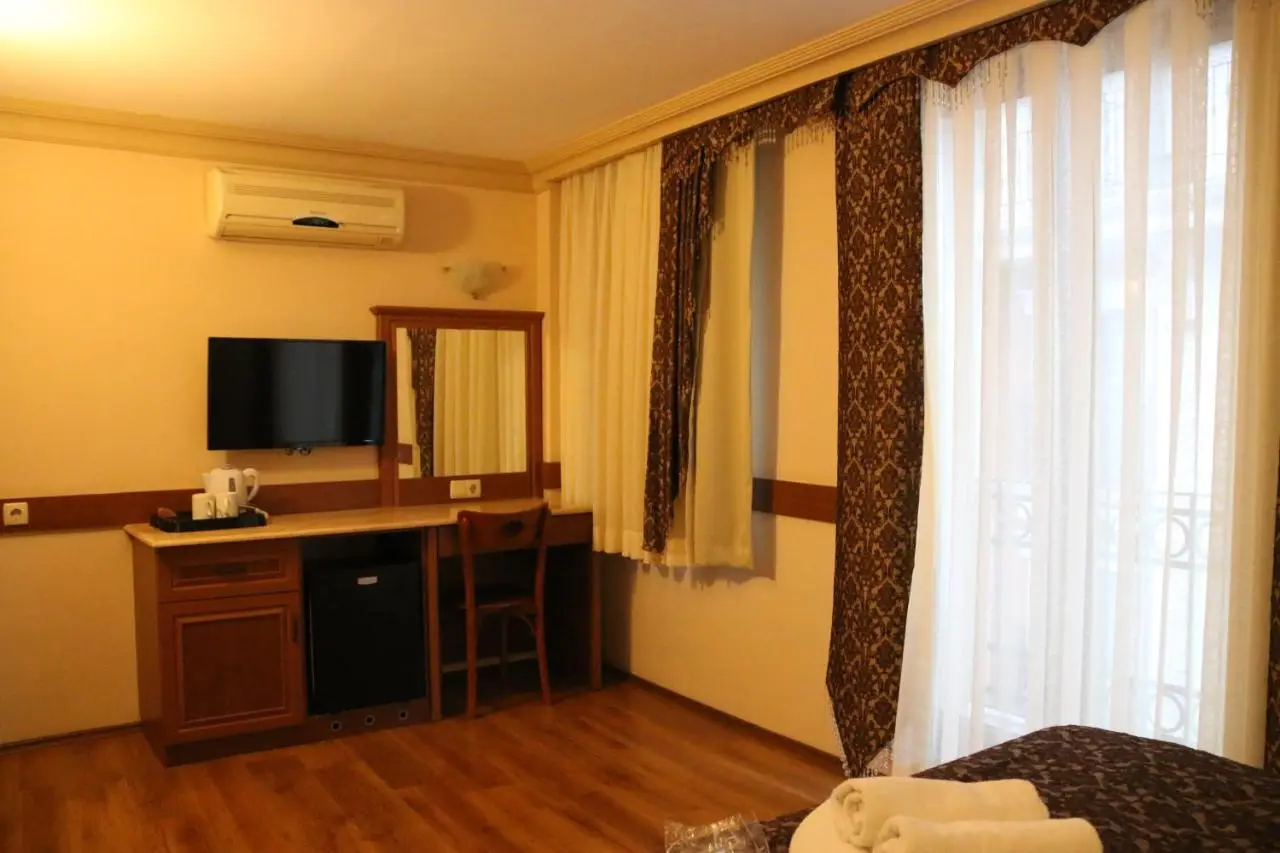 Grand Peninsula Hotel