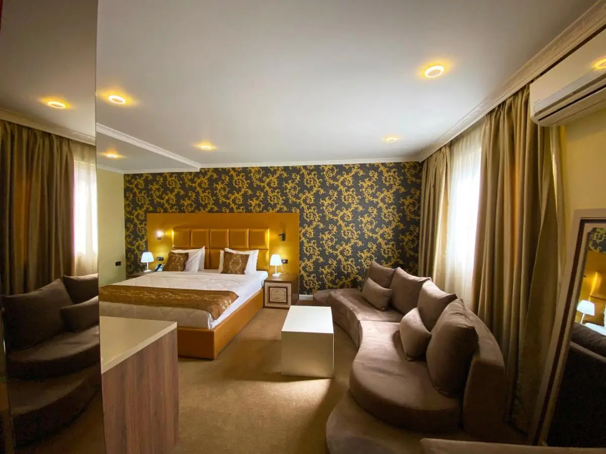 Hotel Deluxe
