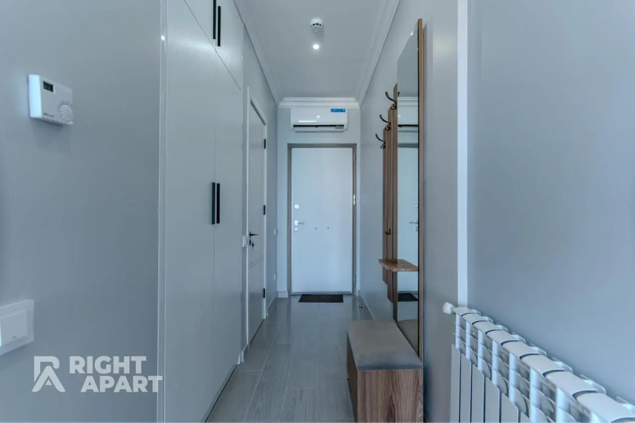 NEXT WHITE RightApart