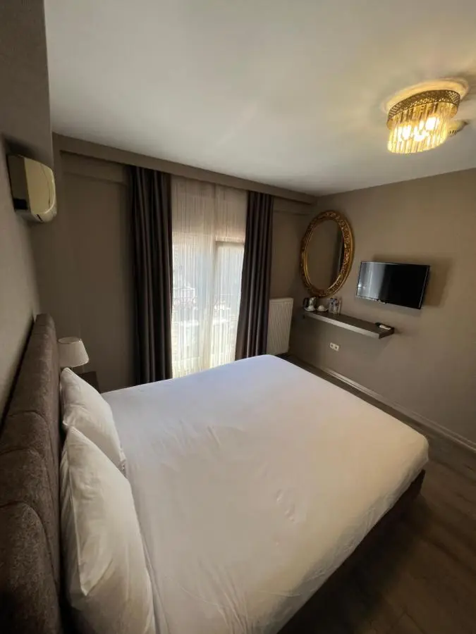 Flower Palace Hotel