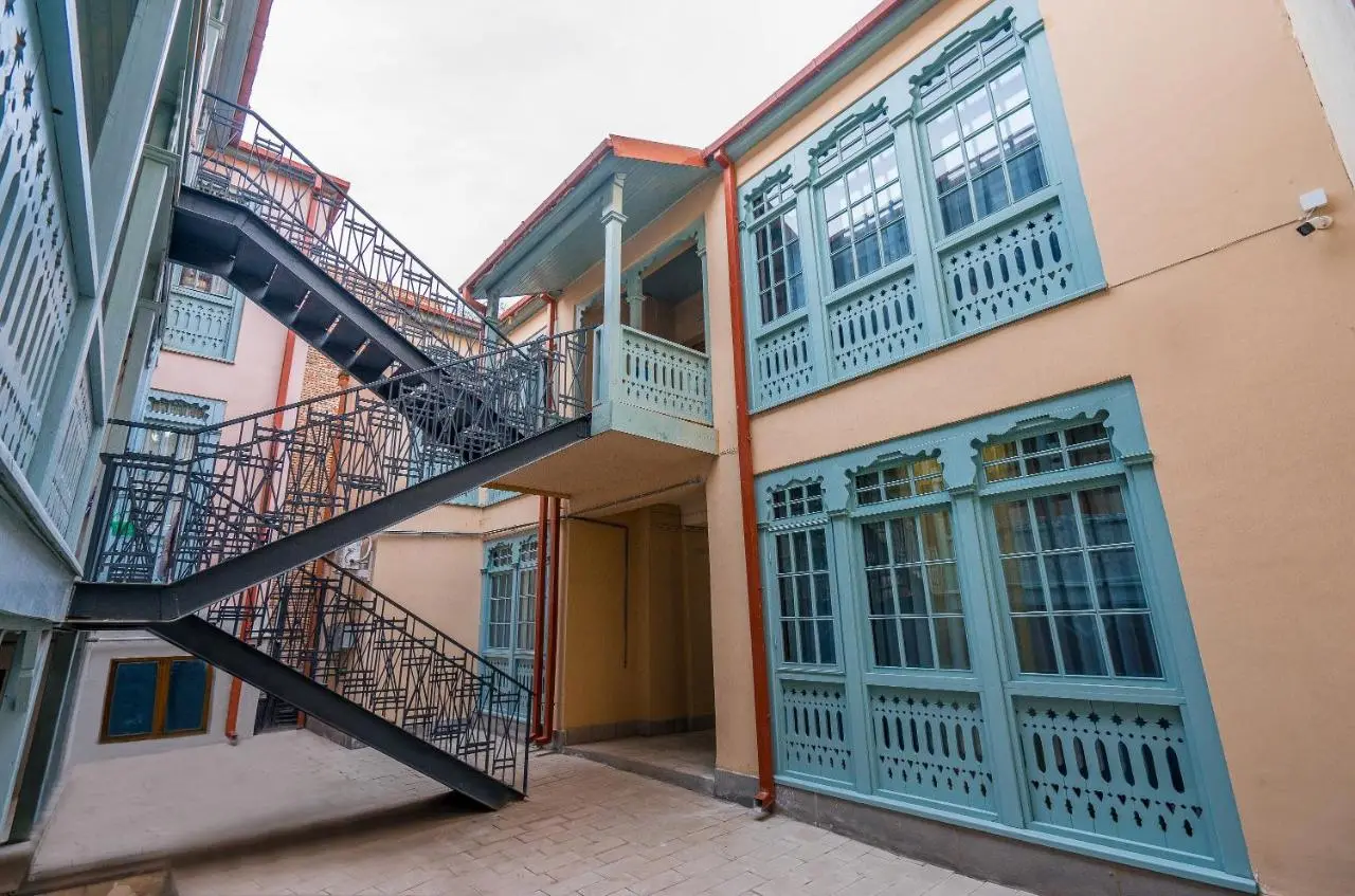 8 Rooms Apartotel On Meidan