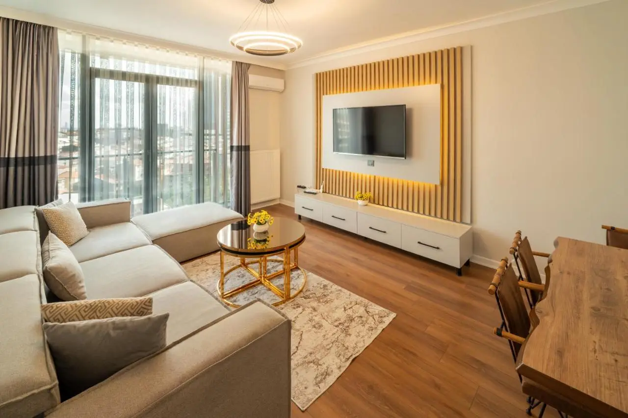 Roni Apartments, Close to the metro and parking