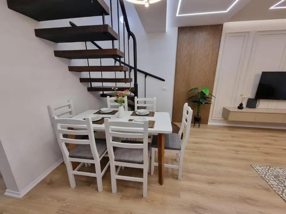 Central Continental Apartment