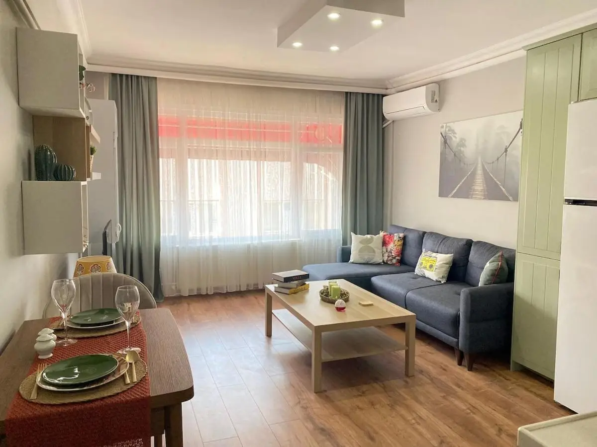Kadıköy ün Kalbinde Tarihi Rahat Sessiz Daire