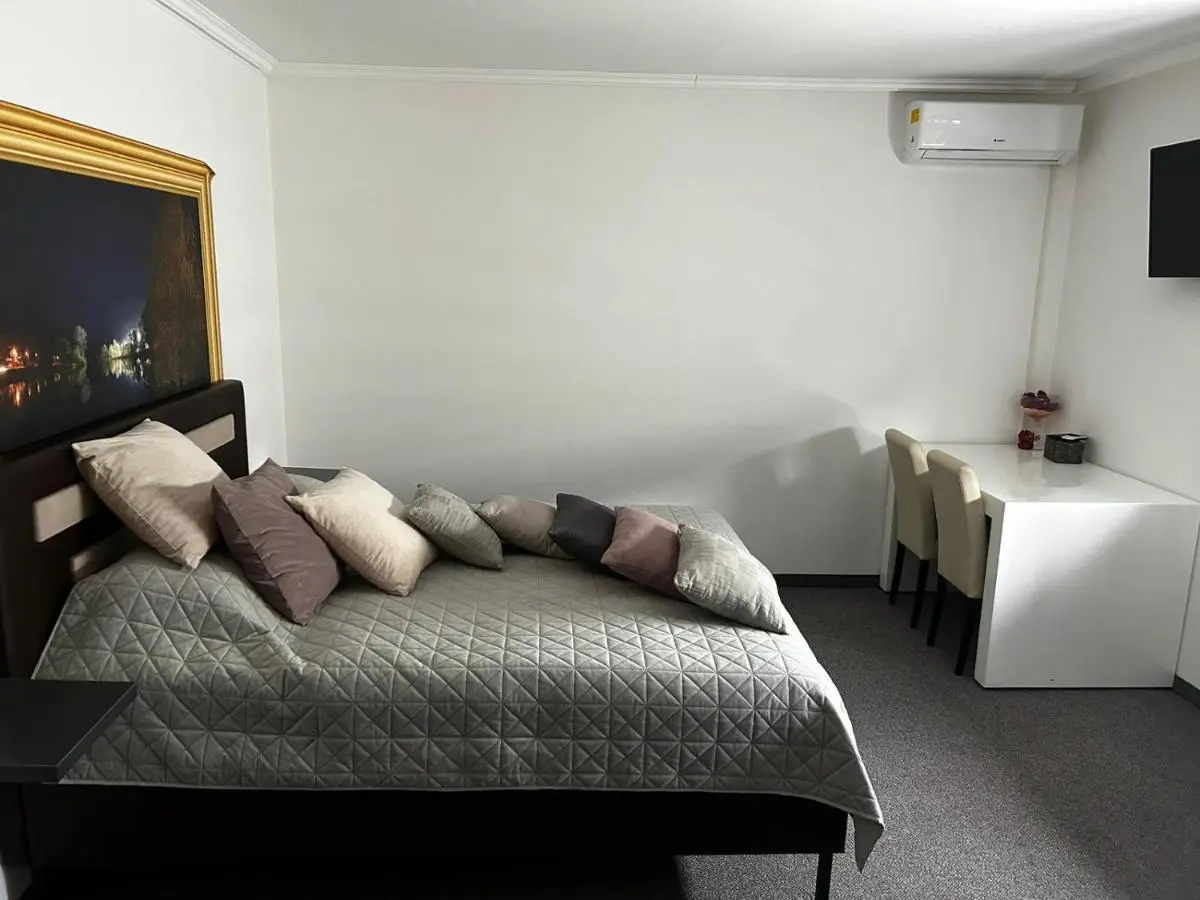 Motel Medium