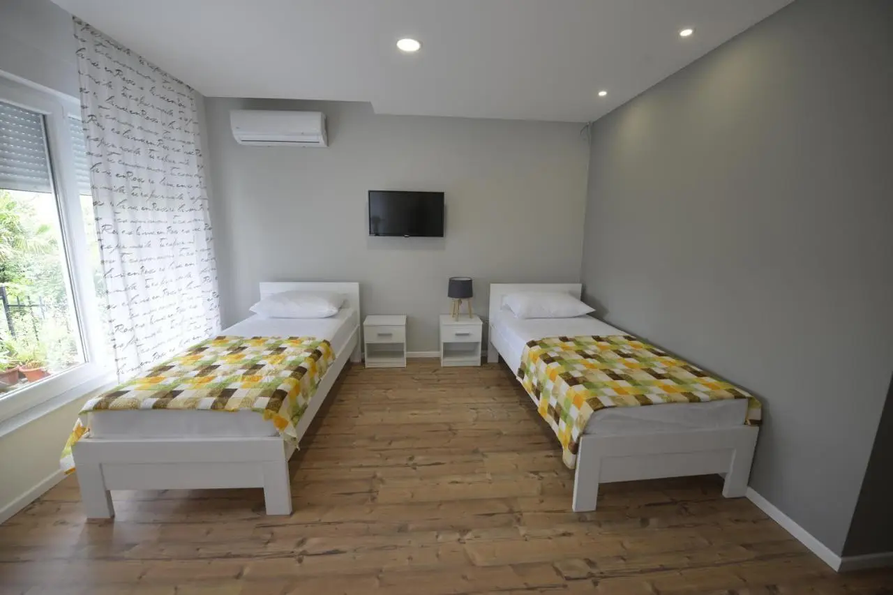 Villa Flower with Free Onsite Parking