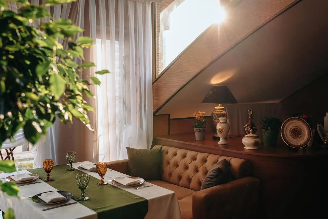 Bayil Breeze Hotel & Restaurant